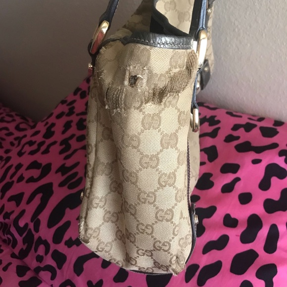 Authentic Gucci Monogram Medium Abbey Shoulder bag. - Picture 8 of 15